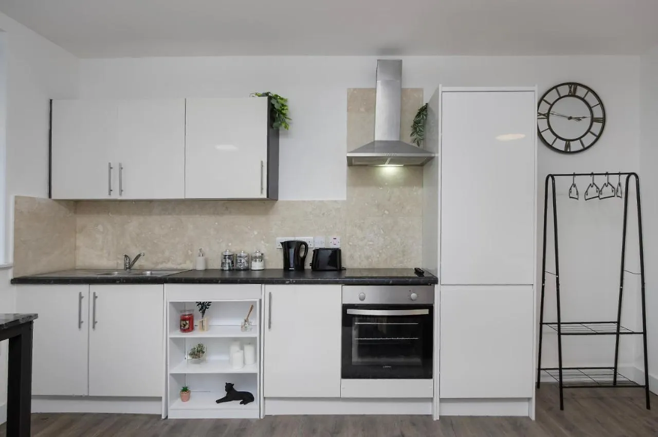 King Sized Luxury - Stylish Studio Flat Blackpool Apartment